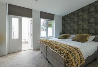 NEW Luxurious home Jean s allows 18 year olds to book a room