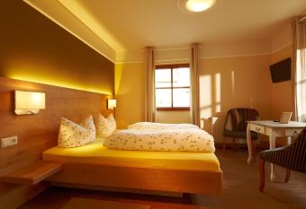 Sankt Annagut allows 18 year olds to book a room