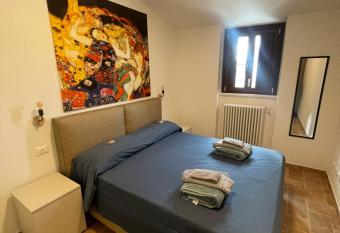 Le Finestre sul Duomo has Balcony rooms