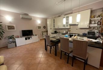 La Casa delle Ciliege has rooms with a private hot tub