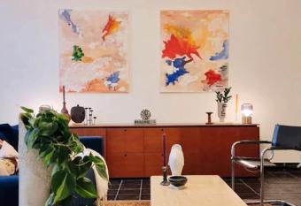 Ruim Luxe Appartement in het Historische Centrum! allows 18 year olds to book a room