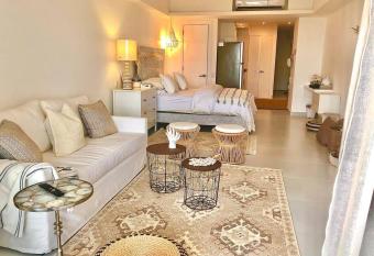 Near to Heaven Boho Front Beach 21 Floor. allows 18 year olds to book a room