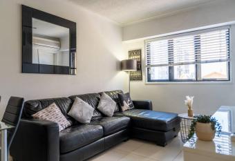 Brunswick: Charming 1BR City Apt has rooms with a private hot tub