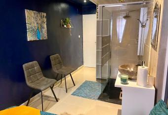 Appartement quartier populaire Perpignan allows 18 year olds to book a room
