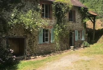 Charmante et en pleine verdure has Balcony rooms