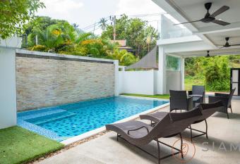 Villa Mango 3Br Walk to Beach has Balcony rooms