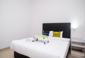Urbanview Syariah Loji Arum Stasiun Klaten by RedDoorz allows 18 year olds to book a room