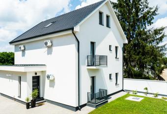 Kriszta Deluxe Vend  gh  z has Balcony rooms