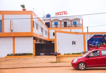 H  tel Ay  lawadj   1 Porto-Novo has Balcony rooms