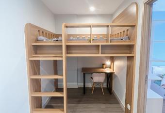 Vinhomes Oceanpark has rooms with a private hot tub