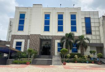 Jalandhar Corporate Suites & Banquet Hall has Balcony rooms