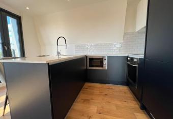 Luxury 2BR 2BA apartment in Ealing with lift has Balcony rooms