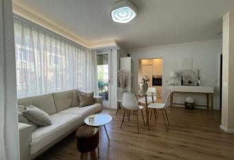 Stylish 1-bedroom condo close to exhibition square has Balcony rooms