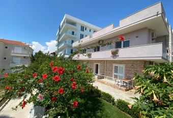 Apartments Villa Paja allows 18 year olds to book a room