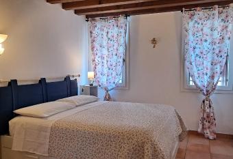Appartamento Le Torri allows 18 year olds to book a room
