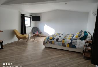 Studio avec vu sur l etang has Balcony rooms