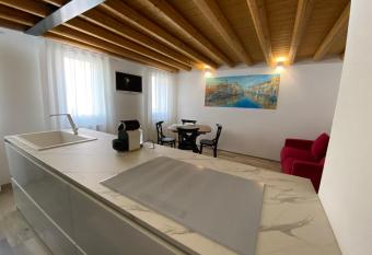 Elva Suite House has Balcony rooms