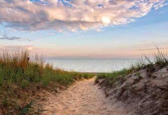 Blue Birdhouse by the Beach allows 18 year olds to book a room