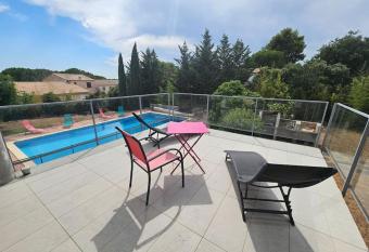 L Inattendue has Balcony rooms