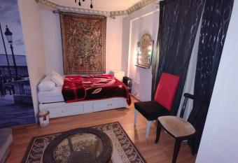 Zuma Studio has rooms with a private hot tub