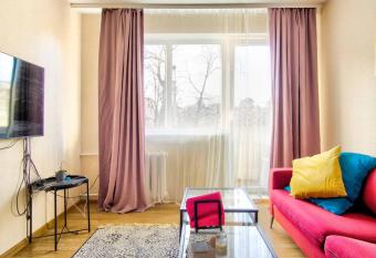 Cozy flat near city center and airport. FREE PARKING has rooms with a private hot tub