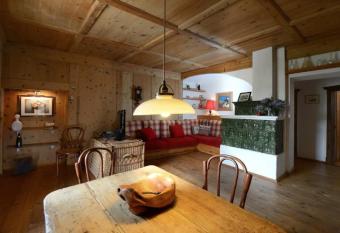 Rustico tradizionale nelle Dolomiti has Balcony rooms