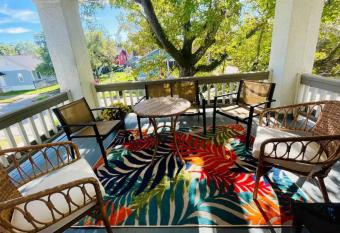 Luxury Home near South Historic District has Balcony rooms