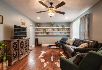 The Dark Horse Inn *Bourbon Trail Sweet Spot* has Balcony rooms