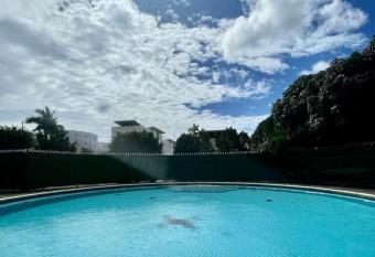 L appart dans les Nuages - Climatis   - Piscine - Vues panoramiques - Proche a  roport et Universit   has Balcony rooms