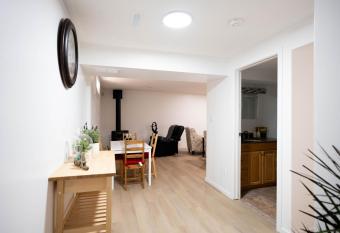 Cozy nestled has Balcony rooms