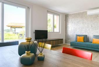 Bellagio Dreams,Luxury Apartment allows 18 year olds to book a room