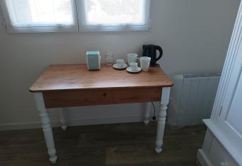 La Petite Maison Dans La Prairie has Balcony rooms