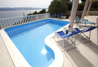 Apartments Ivan  i   has Balcony rooms