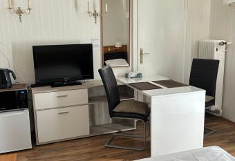 West End Apartments has Balcony rooms