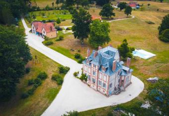 La Maison du Garde, domaine de La Drelas, 6 couchages, pierre et bois, has Balcony rooms