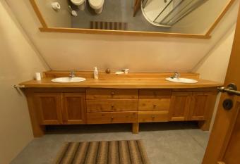 Habitaciones en Casa Familiar allows 18 year olds to book a room