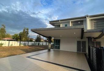 Be My Guest Bintulu Homestay has Balcony rooms