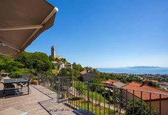 Apartman Spin has Balcony rooms