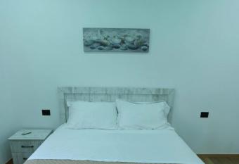 Lundra has rooms with a private hot tub