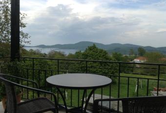 Guesthouse Lamprini allows 18 year olds to book a room