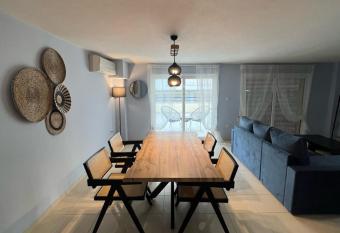 Maisonette PT has Balcony rooms