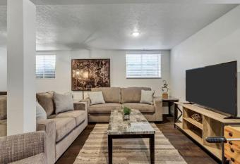 Renovated Unit Near Famous Trails 10 Min Drive allows 18 year olds to book a room