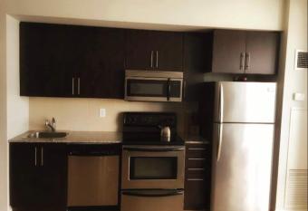 Beautiful Unit in Heart of Downtown Toronto has rooms with a private hot tub
