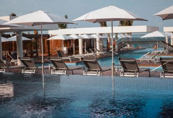 Beautiful apartment by the beach! has rooms with a private hot tub