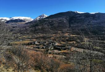 Apartamento con jard  n en Linsoles has Balcony rooms