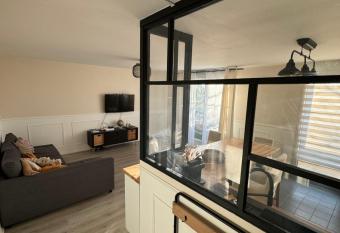 Spacieux et   l  gant appartement/ Disneyland Paris has Balcony rooms