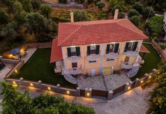 Villa Henkel B has Balcony rooms