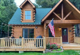 Rustic Log Cabin at Swinging Bridge has Balcony rooms