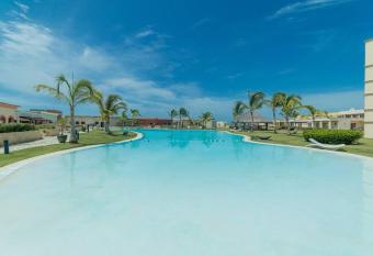 Toquilla Suites - Apartment in Cap Cana, Punta Cana has rooms with a private hot tub