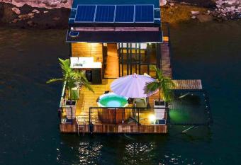 Paradise guatape has rooms with a private hot tub